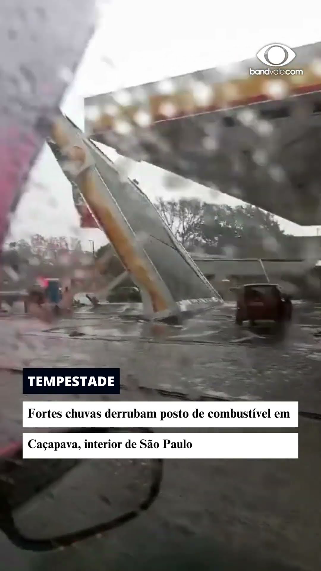 Tempestade derruba todo a cobertura de posto de combustível em Caçapava - SP